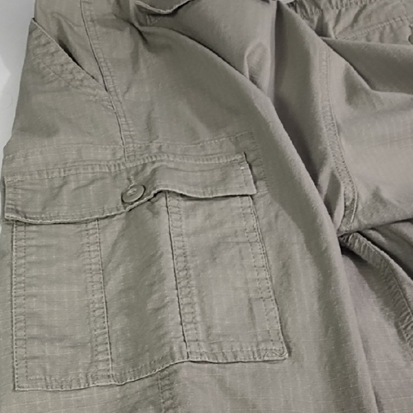 Khaki Green Outdoor Lifestyle Cargo Shorts Lightweight Stretch - Picture 5 of 12